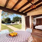 Nice Cosy Villa For 4 People By Renthousing