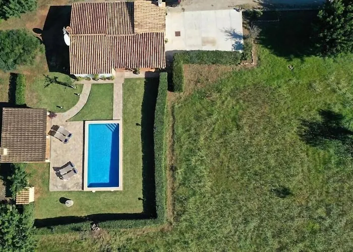 Nice Cosy Villa For 4 People By Renthousing