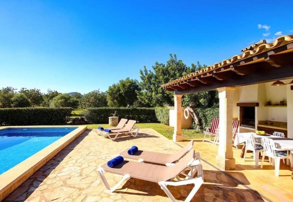 Villa Cosy For 4 People By Renthousing *